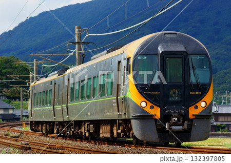 高松⇔松山の特急いしづちに使用される8600系 132397805