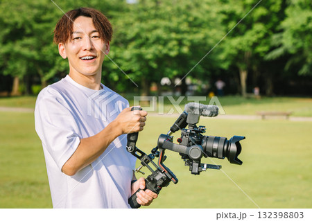 映像クリエイター  ジンバルを使った動画撮影 132398803