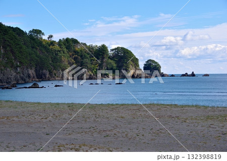 岩手県田野畑村にある震災遺構のある明戸海岸の風景 岩手県田野畑村にある震災遺構のある明戸海岸の風景 132398819