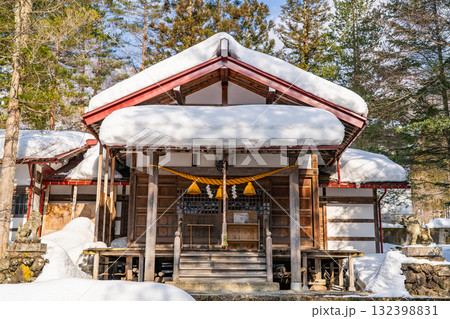 白猿伝説（開湯伝説）の平湯神社　拝殿（平湯温泉の鎮守）　岐阜県高山市奥飛騨温泉郷平湯 132398831