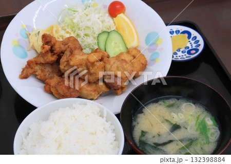唐揚げ定食 唐揚げ定食 132398884