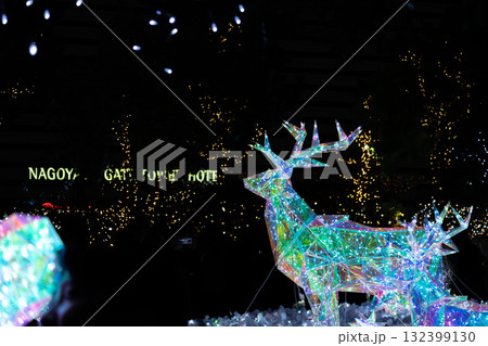 夜に輝くトナカイ型イルミネーション 132399130