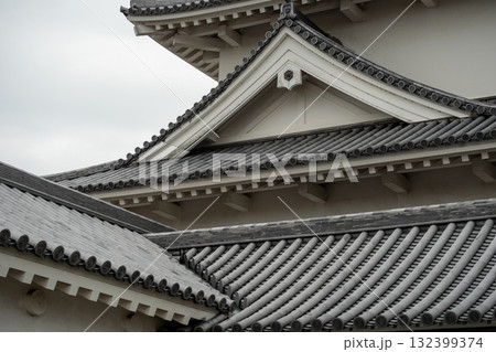 城の瓦屋根と破風のディテール 132399374