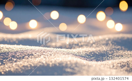 輝く雪の結晶と温かみのある光が幻想的な冬の背景 輝く雪の結晶と温かみのある光が幻想的な冬の背景 132401574