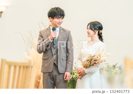 結婚式で挨拶する新郎・花婿（新郎謝辞・新郎挨拶） 132401773