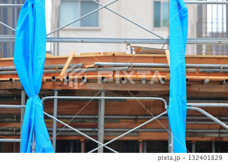 型枠建て込み（建築躯体工事） 132401829