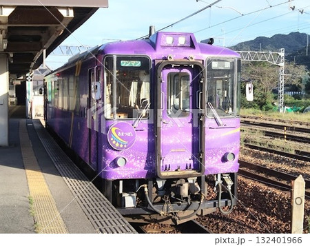 智頭急行のHOT3500形気動車　上郡駅にて 132401966