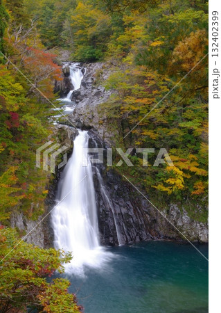 秋田県由利本荘市にある法体の滝の風景 秋田県由利本荘市にある法体の滝の風景 132402399
