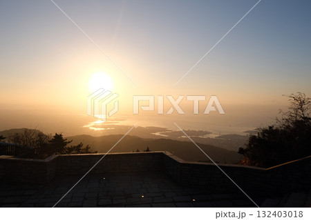 兵庫県神戸市_見晴らしのテラスからの初日の出8_2025年1月 兵庫県神戸市_見晴らしのテラスからの初日の出8_2025年1月 132403018