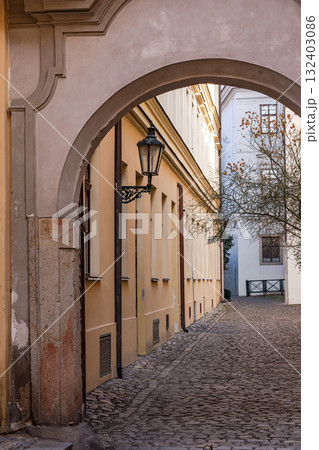 Narrow street of Old Prague 132403086