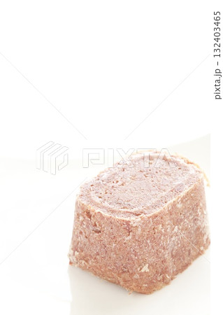缶詰のコンビーフ 132403465