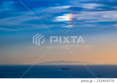 大阪湾の風景と彩雲 大阪湾の風景と彩雲 132403579