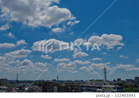 青い空と白い雲 　マンション 132403843