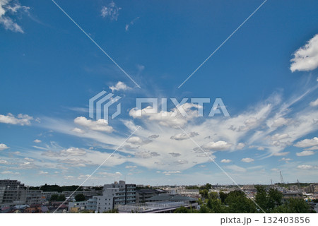青い空と白い雲 　マンション 132403856