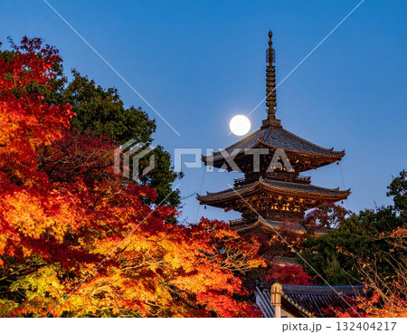 【AI生成画像】京都風 三重塔と秋の名月 【AI生成画像】京都風 三重塔と秋の名月 132404217
