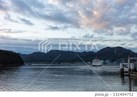 日本の広島県福山市の鞆の浦のとても美しい海の眺望 日本の広島県福山市の鞆の浦のとても美しい海の眺望 132404752