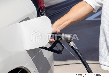 ガソリン給油 ガソリン給油 132406086