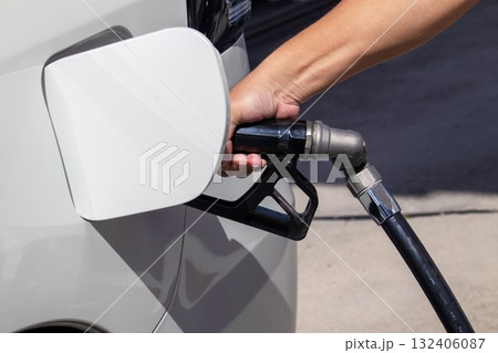 ガソリン給油 ガソリン給油 132406087