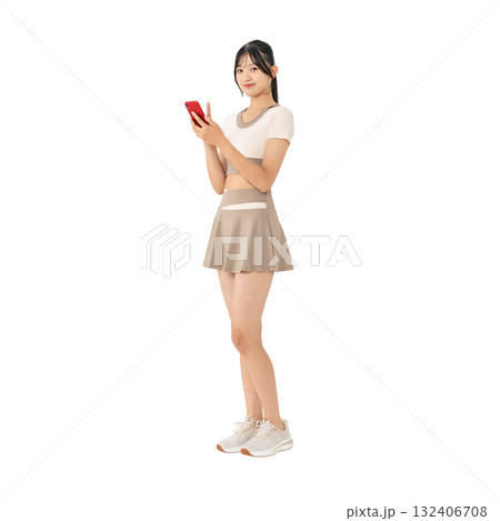 スマホを使うスポーツウェアの女性 手作業で精密に切り抜いた背景透過全身写真PNG スマホを使うスポーツウェアの女性 手作業で精密に切り抜いた背景透過全身写真PNG 132406708