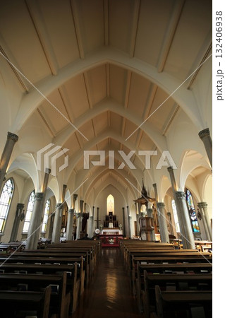 開港後最初のカトリック教会であるカトリック山手教会の内部 132406938