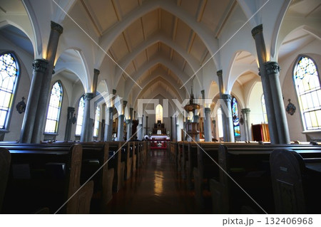 開港後最初のカトリック教会であるカトリック山手教会の内部 132406968
