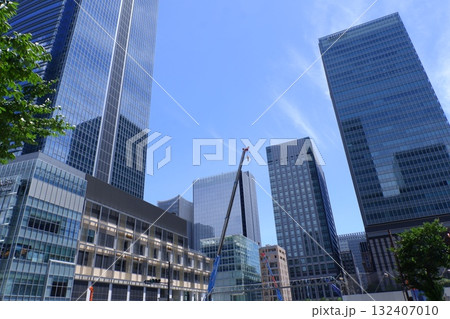 東京ミッドタウンと再開発現場 132407010