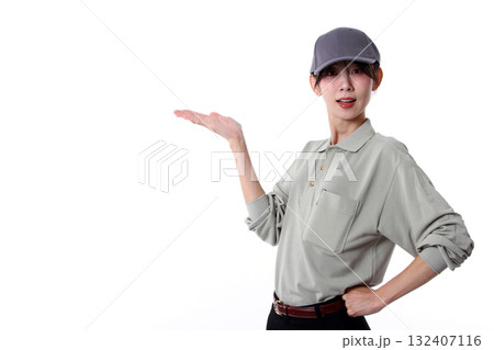 案内する作業員 132407116