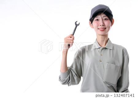 工具を持つ作業員 132407141