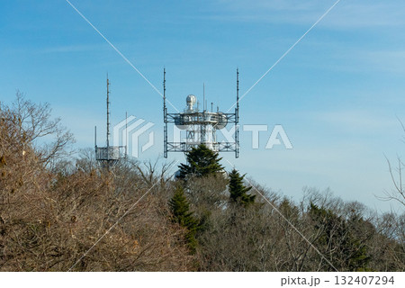 高尾山のパラボラアンテナ01 132407294