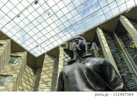Melbourne, Australia - July 2, 2024 : View of main court inside National Gallery of Victoria with many people walking and sightseeing in Melbourne, Australia on July 2, 2024. 132407364