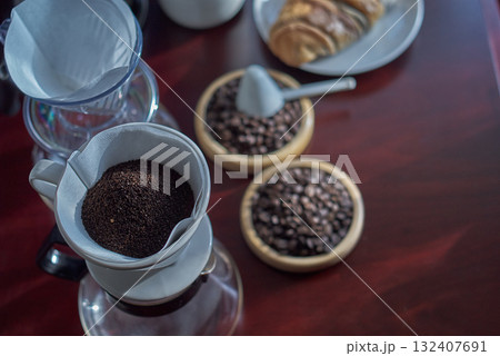 コーヒー 準備 ペーパードリップ コーヒー 準備 ペーパードリップ 132407691