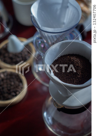 コーヒー　準備　ペーパードリップ 132407706