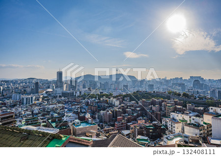 Seoul's Namsan Tower and its surrounding cityscape during the autumn day 132408111