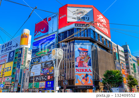北海道 札幌市の都市風景 すすきの交差点(すすきのビル) 北海道 札幌市の都市風景 すすきの交差点(すすきのビル) 132409552