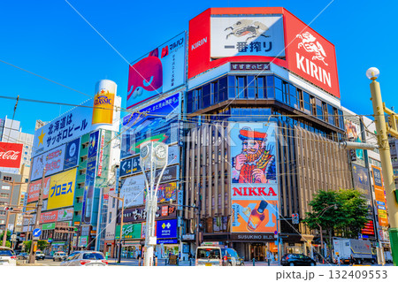 北海道 札幌市の都市風景 すすきの交差点(すすきのビル) 北海道 札幌市の都市風景 すすきの交差点(すすきのビル) 132409553