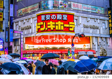 日本の東京都市景観 歌舞伎町の交差点やドン.キホーテなどを望む。新時代に…=26日 日本の東京都市景観 歌舞伎町の交差点やドン.キホーテなどを望む。新時代に…=26日 132409989