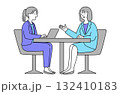 オフィスで打ち合わせをするスーツ姿の女性2人のビジネスパーソンのシンプルな線画ベクターイラスト 132410183