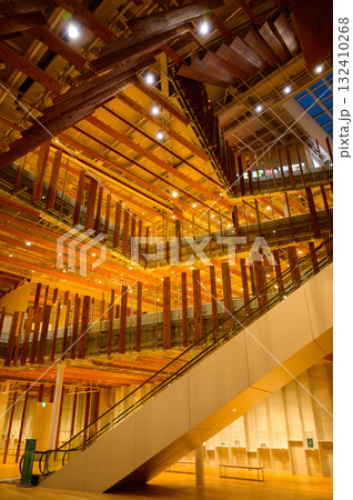 富山市ガラス美術館 132410268