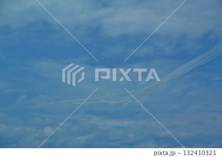 青空を進むブルーインパルス 宮城 青空を進むブルーインパルス 宮城 132410321