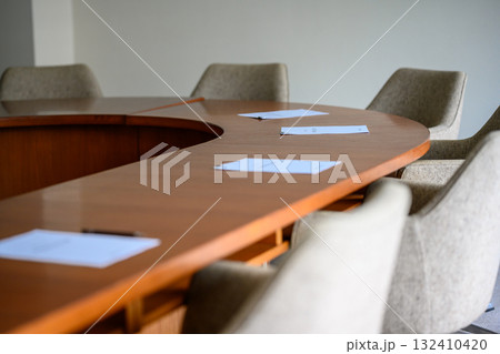 重厚感のある会議室 132410420