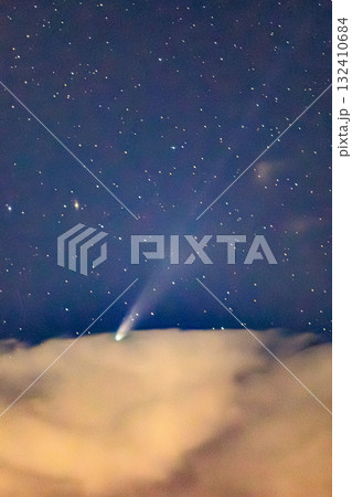 夜空を駆ける光 ― レモン彗星の軌跡 夜空を駆ける光 ― レモン彗星の軌跡 132410684