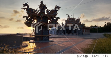 海岸沿いの寺院 海岸沿いの寺院 132411515