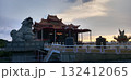 黄昏時の寺院 132412065