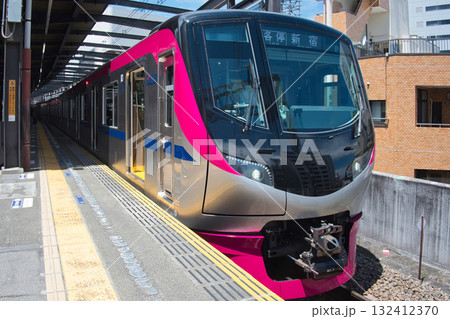 京王線　新宿行き　電車　府中駅　京王　5000系　京王線　新宿行き　回送　電車　 132412370