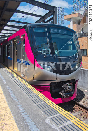 京王線　新宿行き　電車　府中駅　京王　5000系　京王線　新宿行き　回送　電車　 132412371