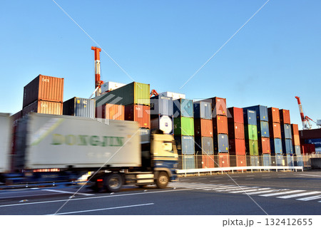 夕刻近くの品川ふ頭 132412655