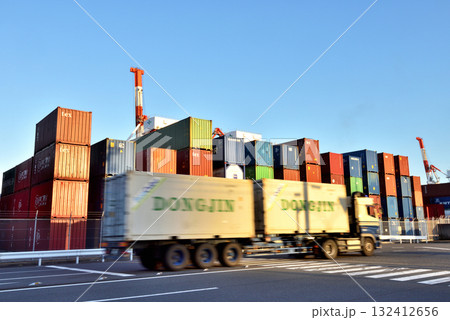 夕刻近くの品川ふ頭 132412656