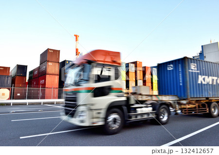 夕刻近くの品川ふ頭 夕刻近くの品川ふ頭 132412657