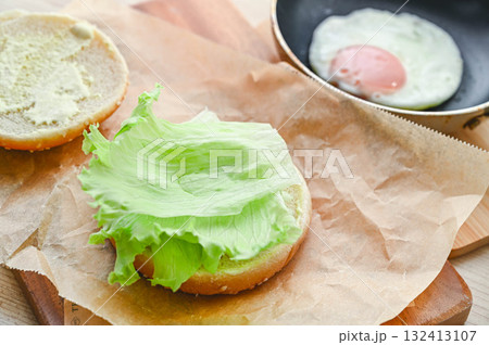 ハンバーガー作り 132413107