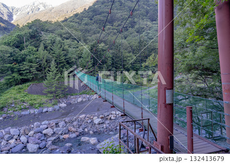 野呂川に架かる広河原橋（北岳の登山口）　南アルプスの北岳登山 132413679
